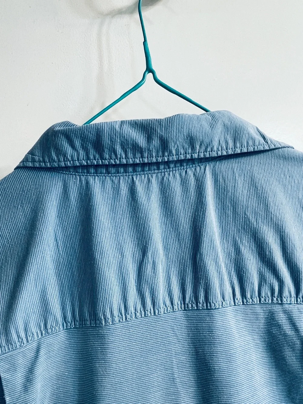 The North Face Men's Light Blue and White Stripe Short-Sleeve Button-Up Shirt